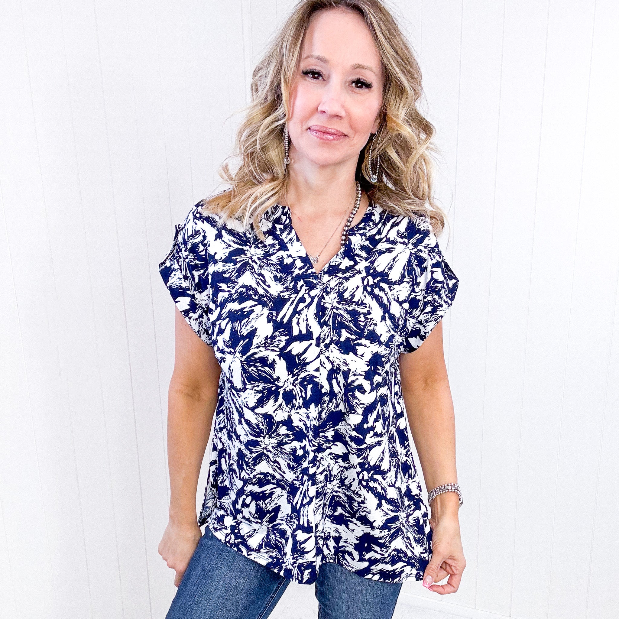 Dear Scarlett Lizzy Cap Sleeve Top in Navy Floral